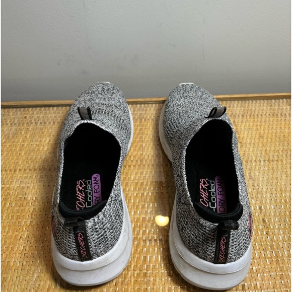 Skechers Womens Ultra Flex 2.0 - Slip On Pretty Dazzling in great condition - Picture 2 of 7